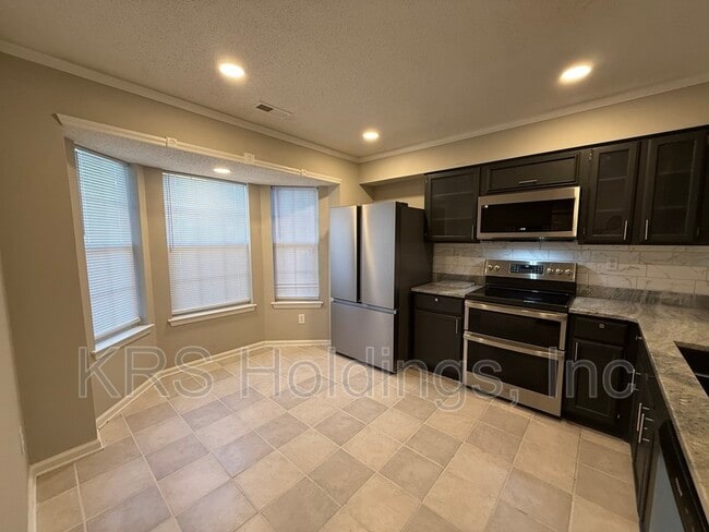 Building Photo - 146 Corwin Cir