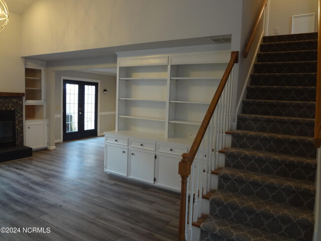 Building Photo - 107 Gates Dr