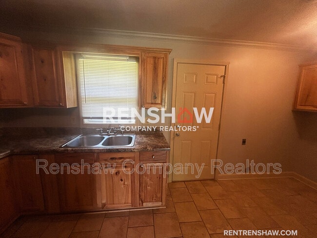 Building Photo - 948 Bear Creek Rd