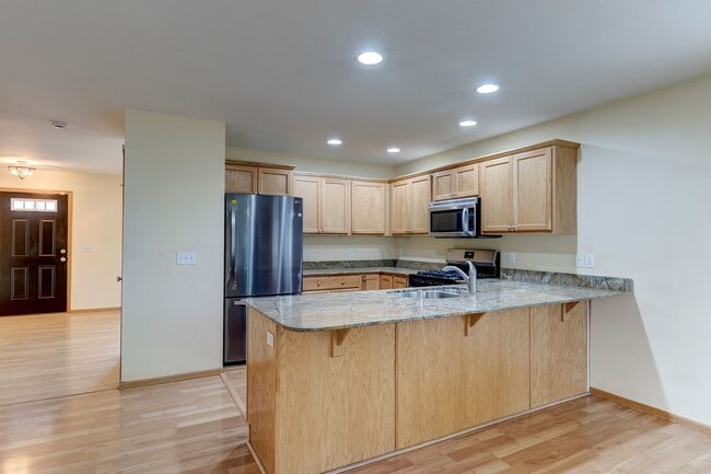 Foto del edificio - 3-bedroom, 2.5-bathroom Pet Friendly Home