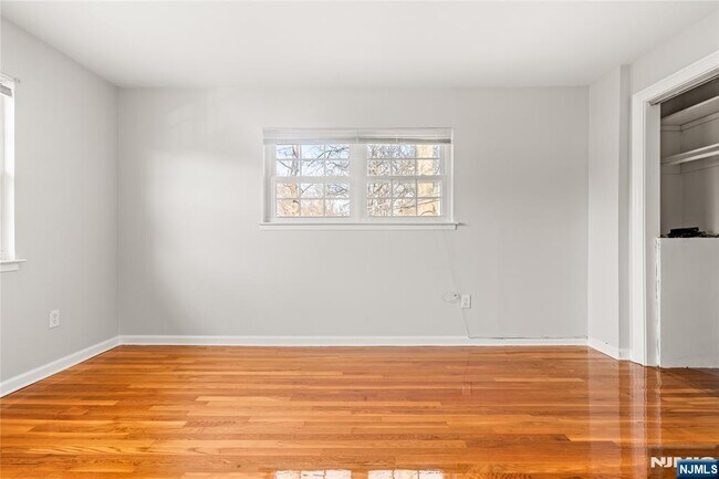 Foto del edificio - 250 Franklin Turnpike