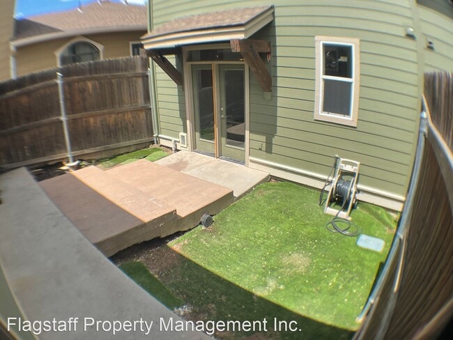 Building Photo - 3 br, 2.5 bath House - 1608 E Pecan Dr