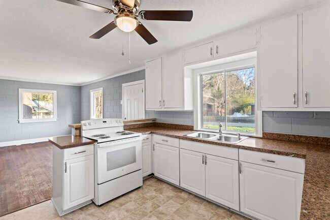 Foto del edificio - 914 Ranch Farm Rd