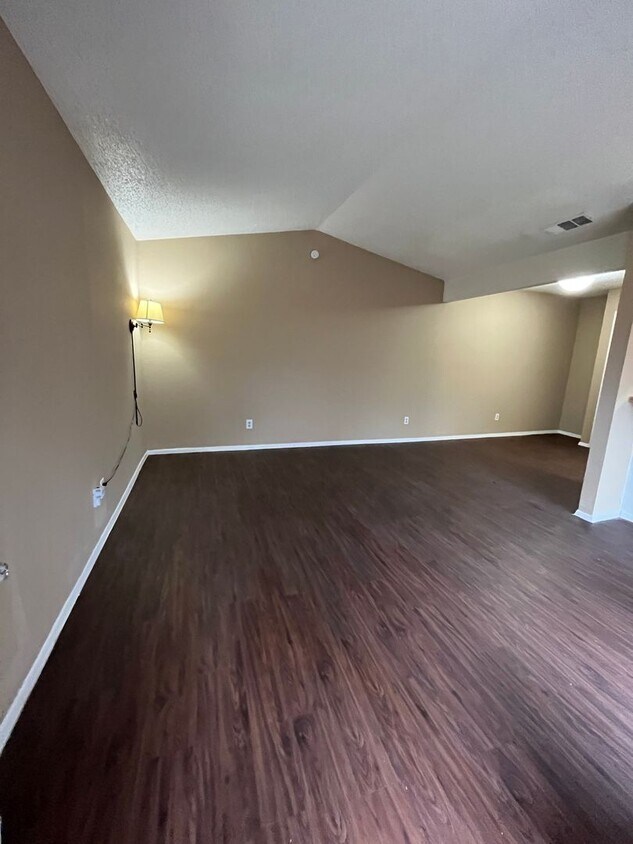 Foto principal - 806 Sirocco Dr