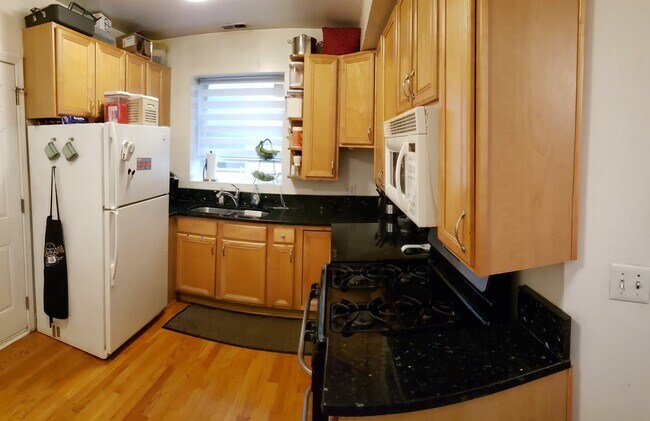 Foto del edificio - 6305 N Claremont Ave