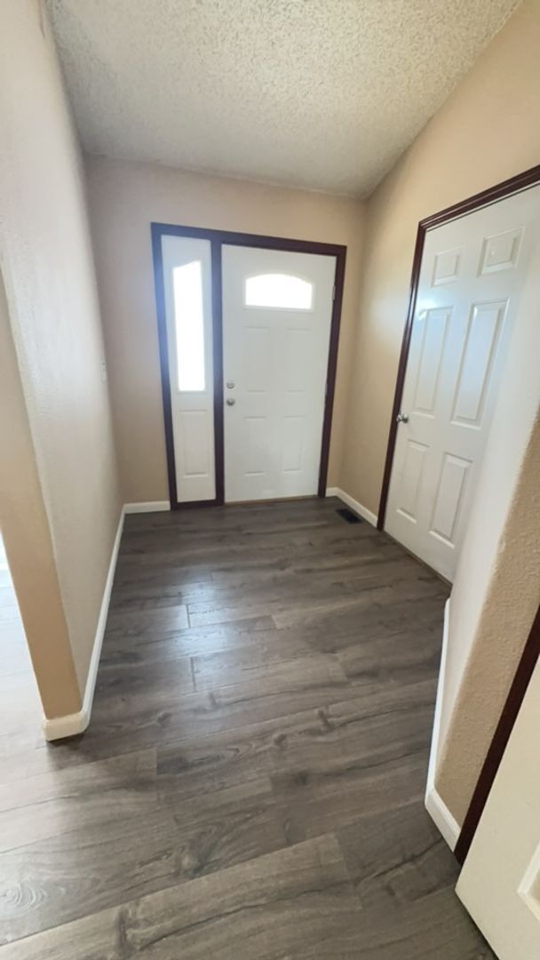 Building Photo - Spacious Antelope Meadows 5BD Home in Nort...