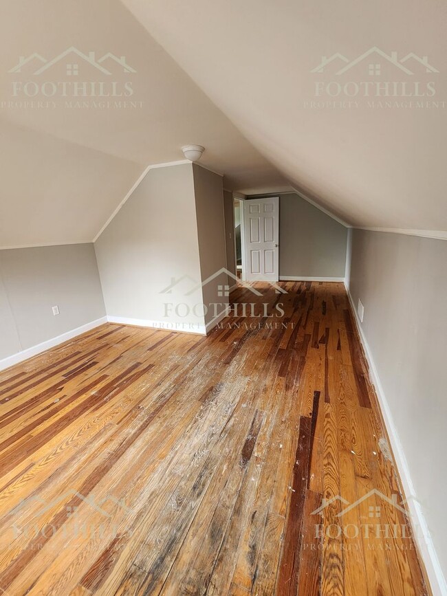 Foto del edificio - Beautiful 2-Story Brick Home Near Anderson...