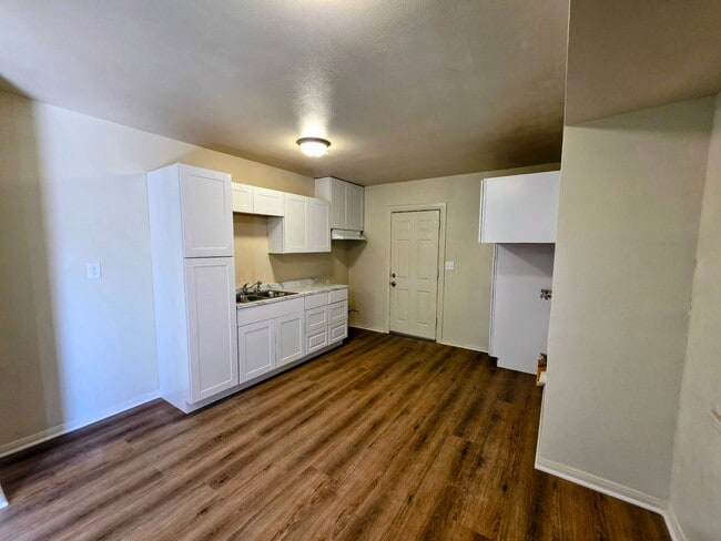 Building Photo - Spacious 4-bedroom, 2-bath house in San Bernardino near Del Rosa & Lynwood.
