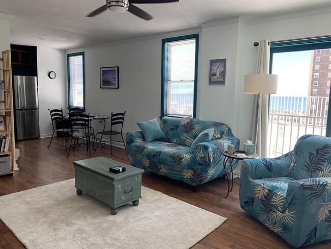 Sala de estar y cocina - 37 S Iowa Ave