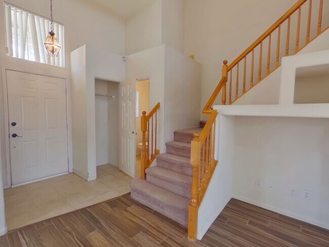 Foto del edificio - 3 Bedroom/2.5 bath - SFR Available August ...