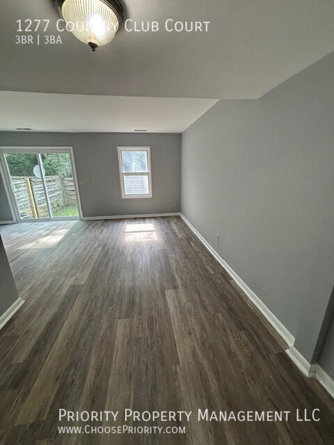 Foto del edificio - 1277 Country Club Ct