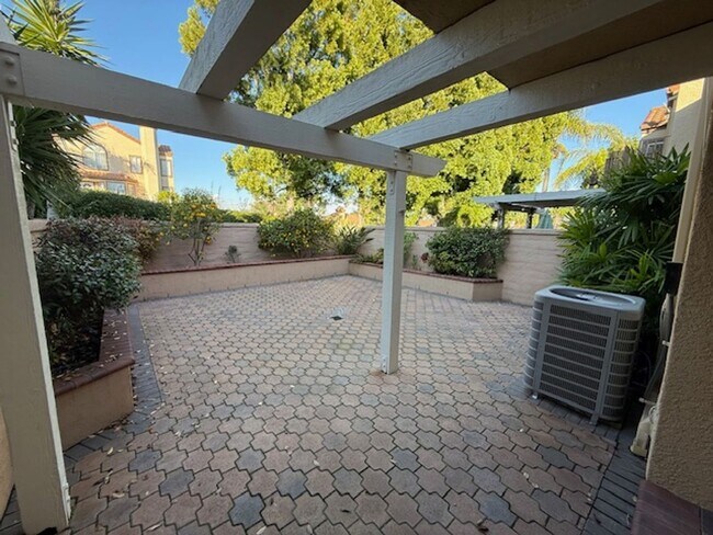 Foto del edificio - 2 Bedroom Condo in Aliso Viejo!