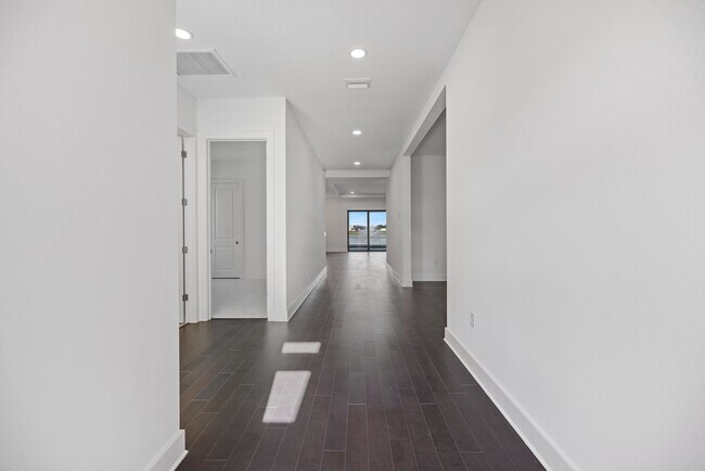 Foto del edificio - Brand New spacious 4bd/3.5bth Sarasota Hom...