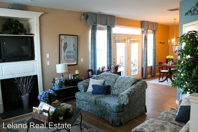 Building Photo - 2 br, 2.5 bath House - 5209 Fulwood Court