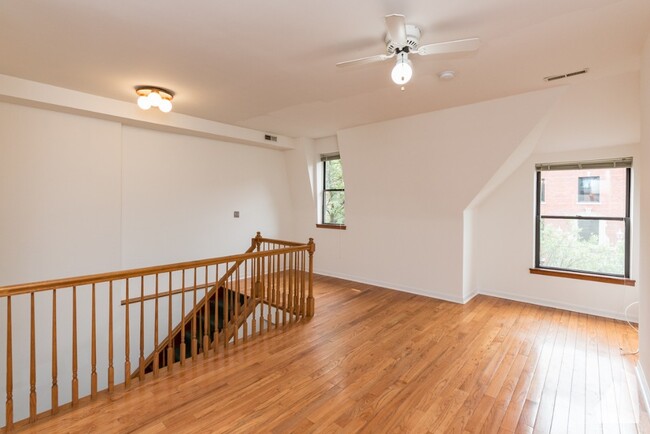 Building Photo - 1534 W Monroe St