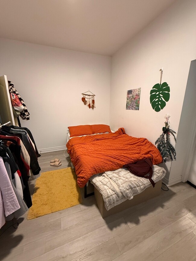 Photo du bâtiment - 1267 King St W