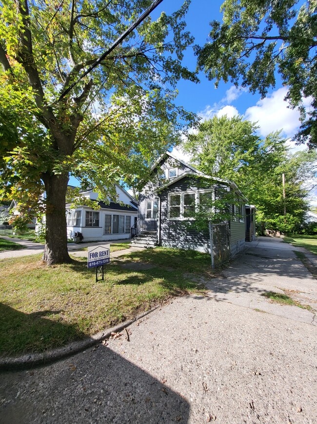 Building Photo - 372 Orchard Ave