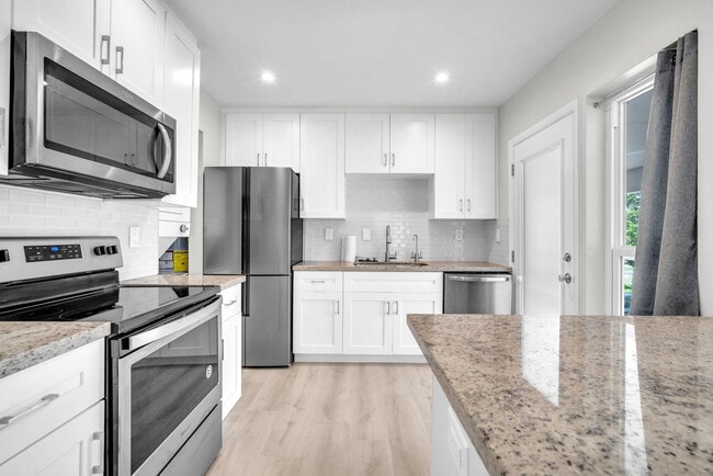 Building Photo - 3213 Colony Club Rd