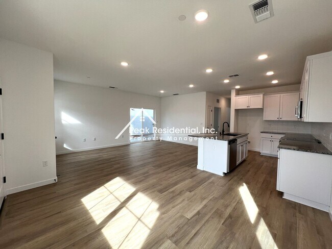 Foto del edificio - Brand New 4bd/3a Rancho Cordova Home-Must See!
