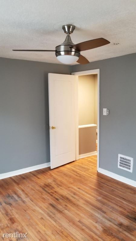 Building Photo - 2 br, 1 bath Townhome - 9356 Evergreen Ave