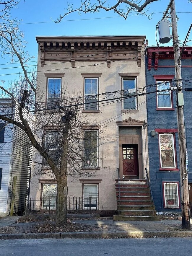 Building Photo - 28 Myrtle Ave