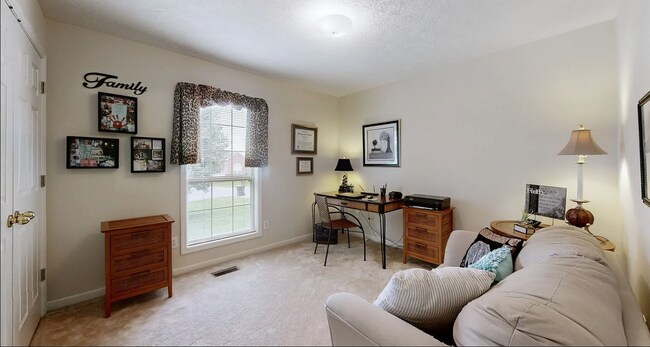 Foto del edificio - 348 Huntington Dr