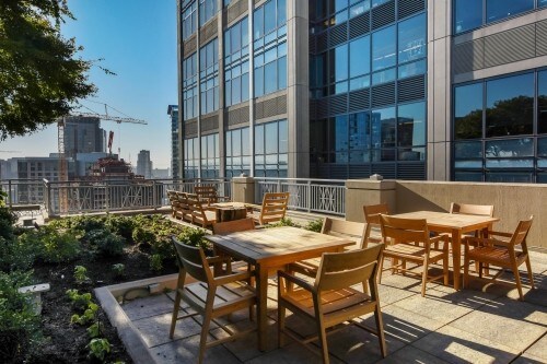 Foto del edificio - Cosmopolitan  - 1 bedroom + den