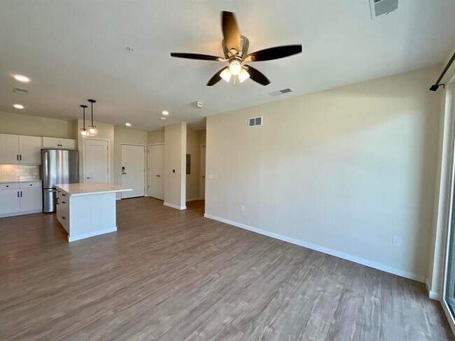 Building Photo - 6170 Bennett Dr