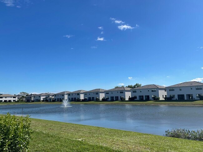 Foto del edificio - 8792 Antarus Dr N