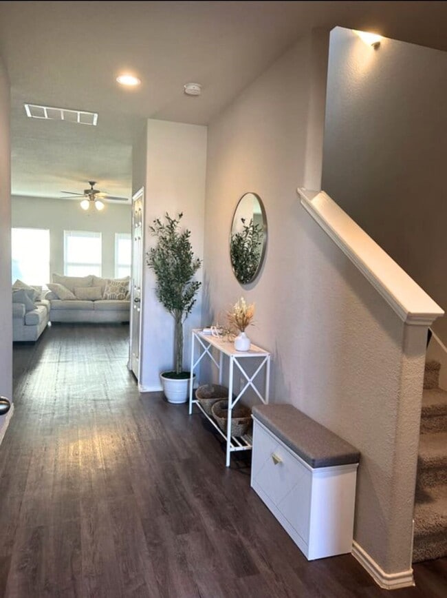 Building Photo - 25479 Carnation Ct