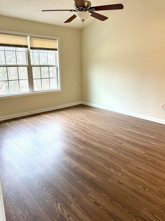 Foto del edificio - 389 Edgefield Dr