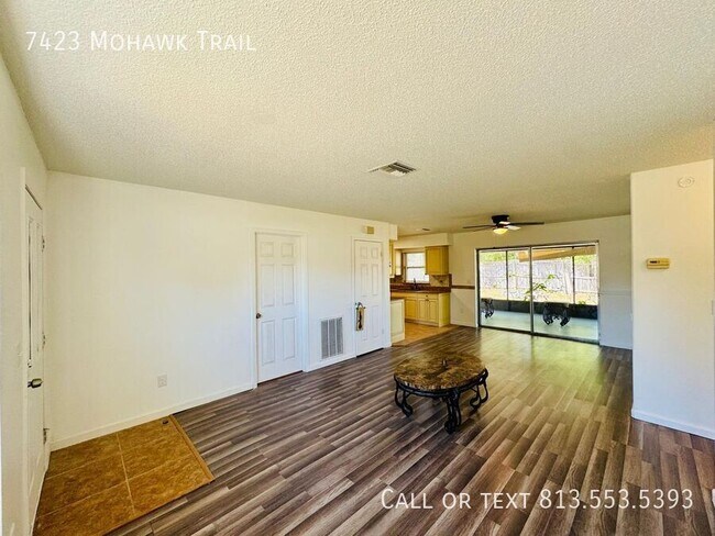 Foto del edificio - 7423 Mohawk Trail