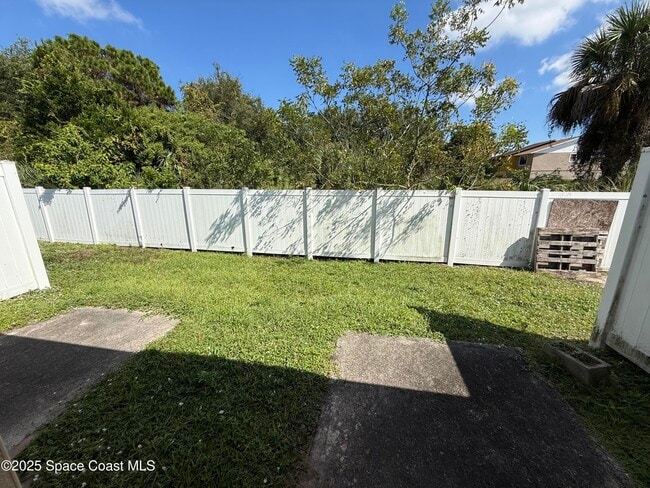 Foto del edificio - 635 Angela Ln