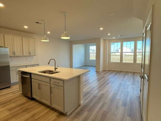 Foto del edificio - 672 Switchgrass Wy