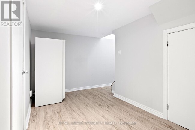 Building Photo - 33 Conniston Ave