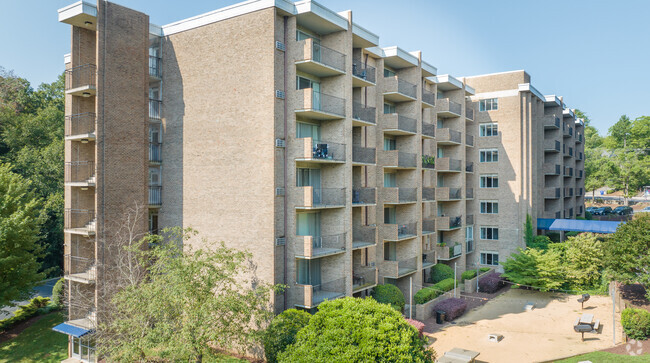 Building Photo - University Apartments Chapel Hill