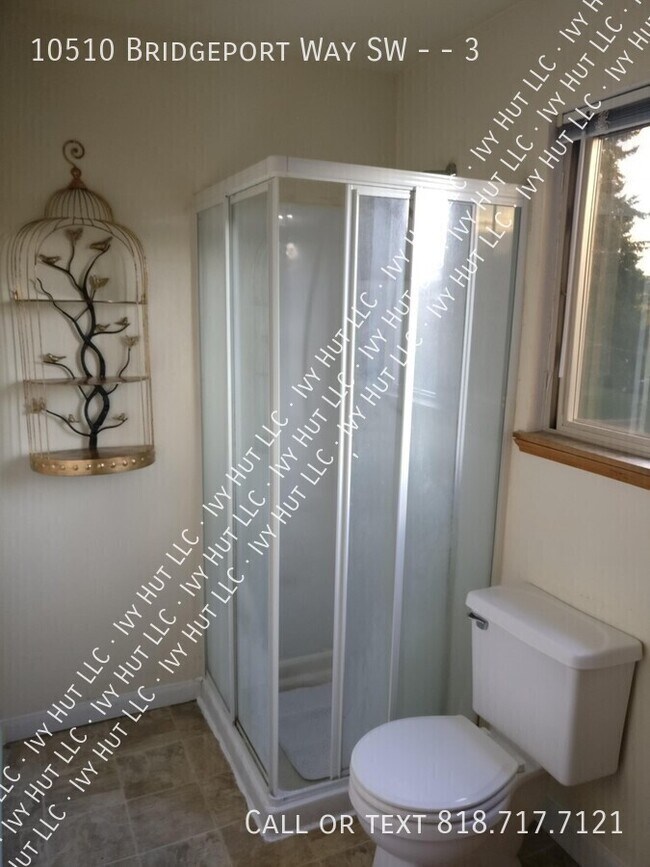 Foto del edificio - 10510 Bridgeport Way SW