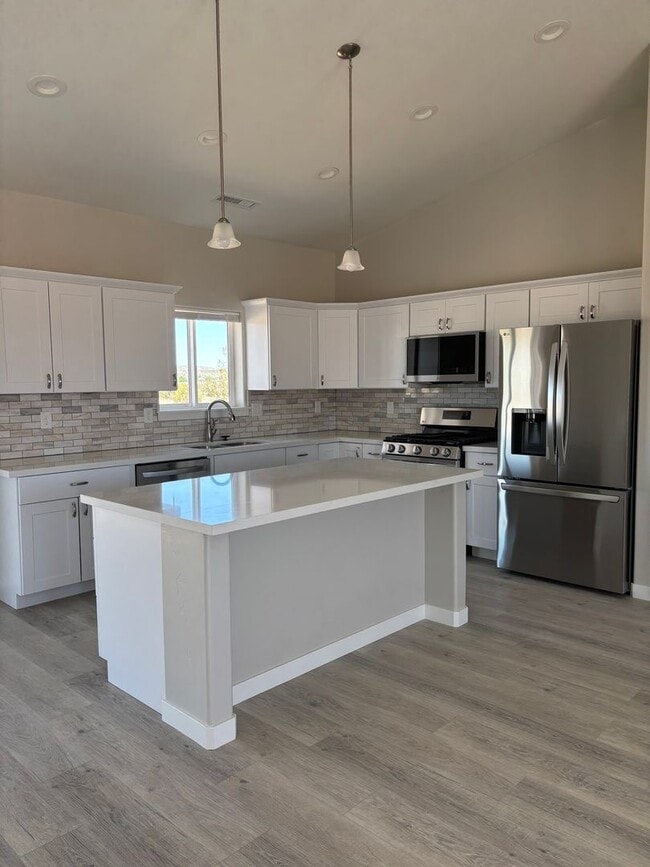 Building Photo - Brand new Prescott area custom 3 bedroom 2...