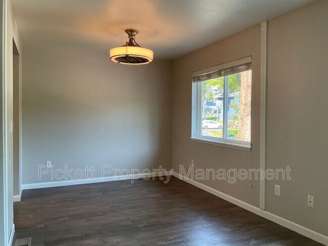 Building Photo - 1307 NW Slate Ln
