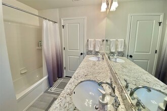 Building Photo - 25110 Glen Loch Dr