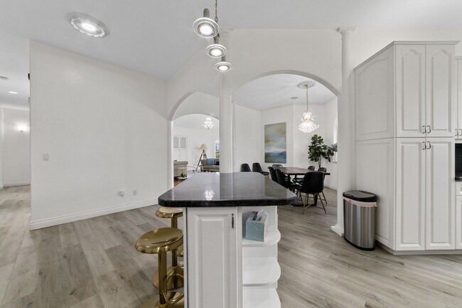 Foto del edificio - 5913 Normar Pl