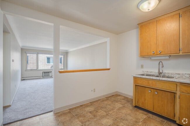 1BR,1BA - 646SF - Kitchen - Alden Park Apartments