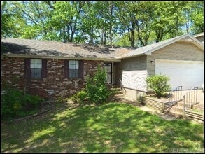 Building Photo - 2116 Peach Tree Dr