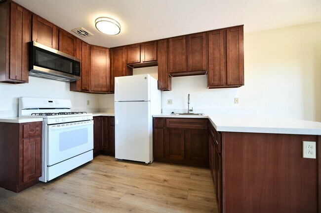 Building Photo - 5412 Claremont Ave