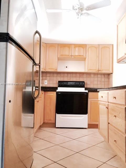 Foto del edificio - 236 Castlewood Dr