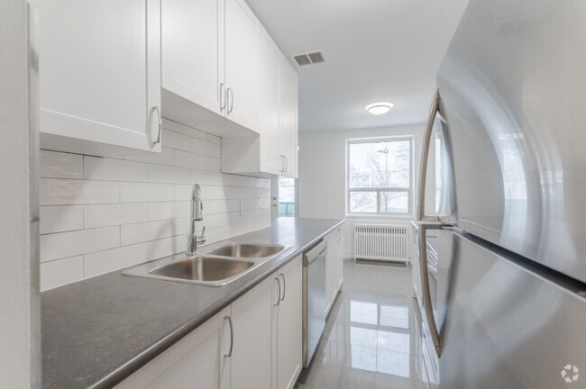 1BR, 1BA - 674SF - Kitchen - 200 Ridley