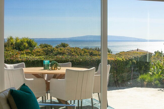 Foto del edificio - 3636 Oceanhill Way