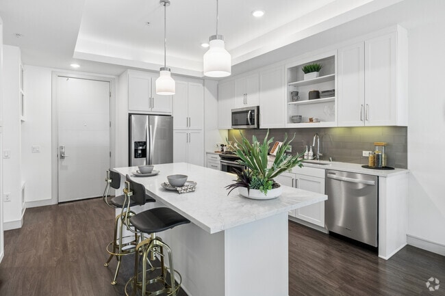 A1 1BR, 1BA - 690SF - Kitchen - Skyloft