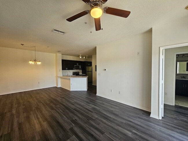 Building Photo - 560 Florida Club Blvd