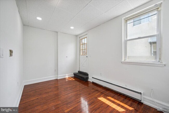 Building Photo - 2201 S Hicks St